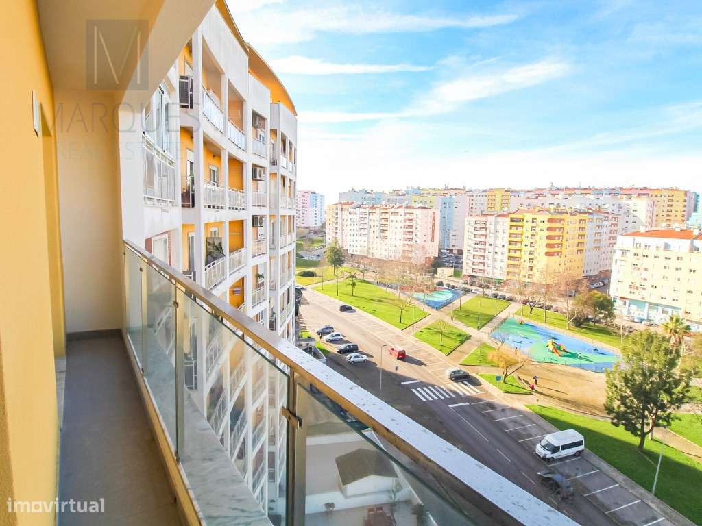 Apartamento T3 com Parqueamento em Santa Marta do Pinhal - Corroios-13