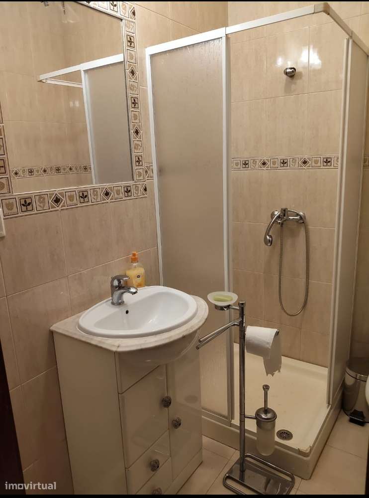 Moradia T4 com 3 casas de banho em banda - Grande imagem: 5/14