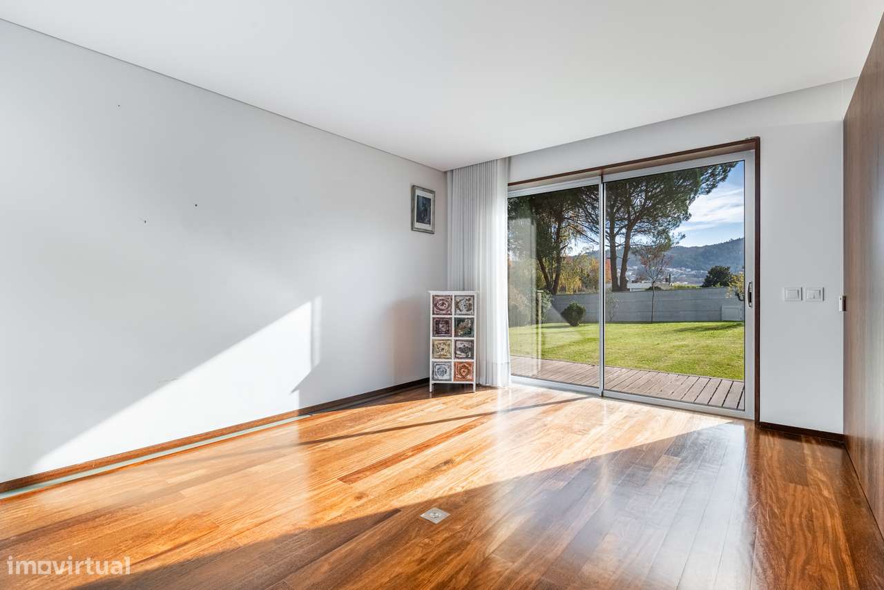 Moradia Individual T4 à venda em Vizela-38