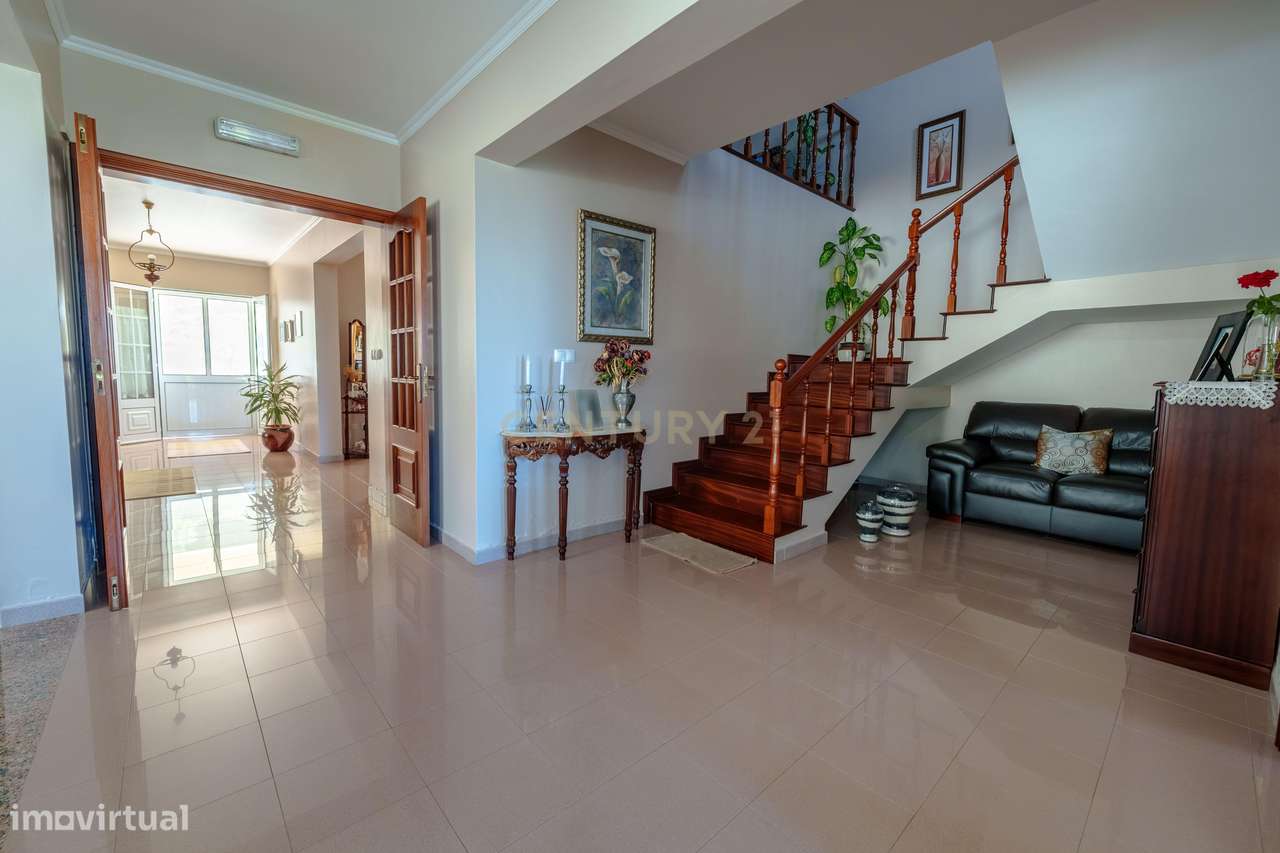 Moradia T4 com 2.971 m² de Terreno e Vista Panorâmica-31