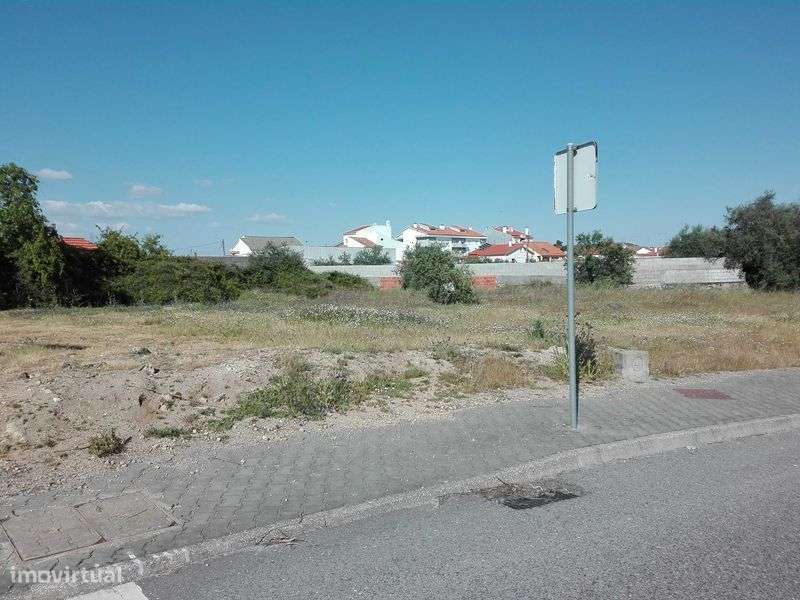 Lote de terreno com 1161 m2 bem localizado - Grande imagem: 4/7
