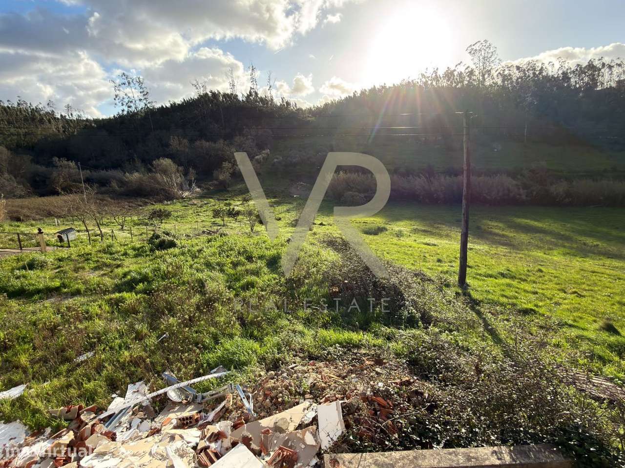 Moradia para Remodelação com Terreno Generoso em Ourém-10