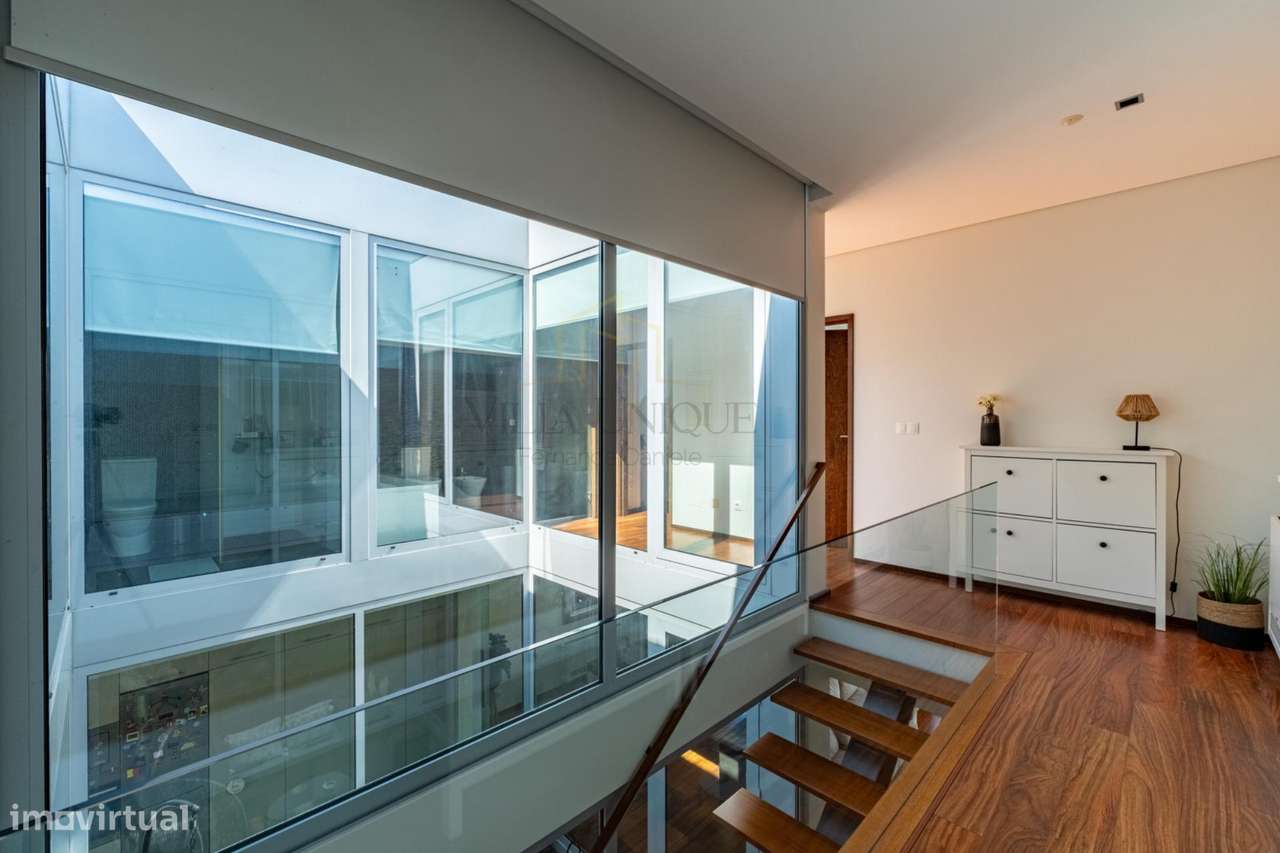 Moradia Geminada T3 com Suite, Jardim de Inverno, Garagem Fechada...-18