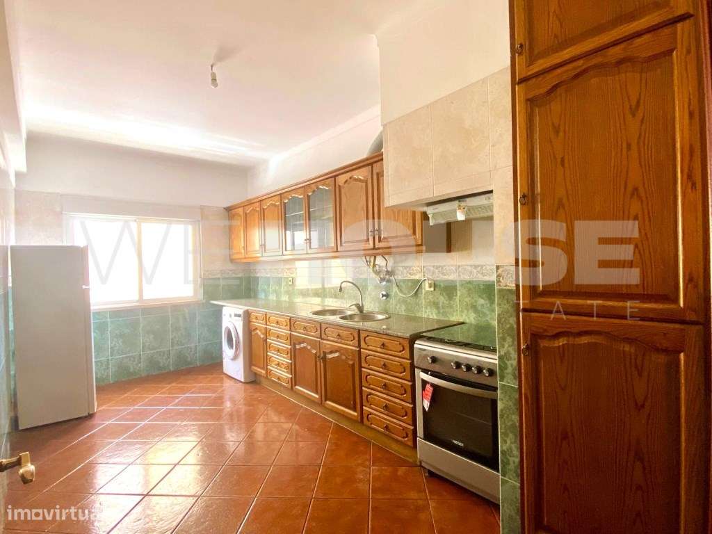 Apartamento T2 rés do chão alto, com 96m2-0