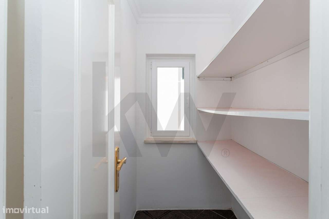 Moradia Isolada | 5 Quartos, Jardim, Garagem para 4 Carros-15