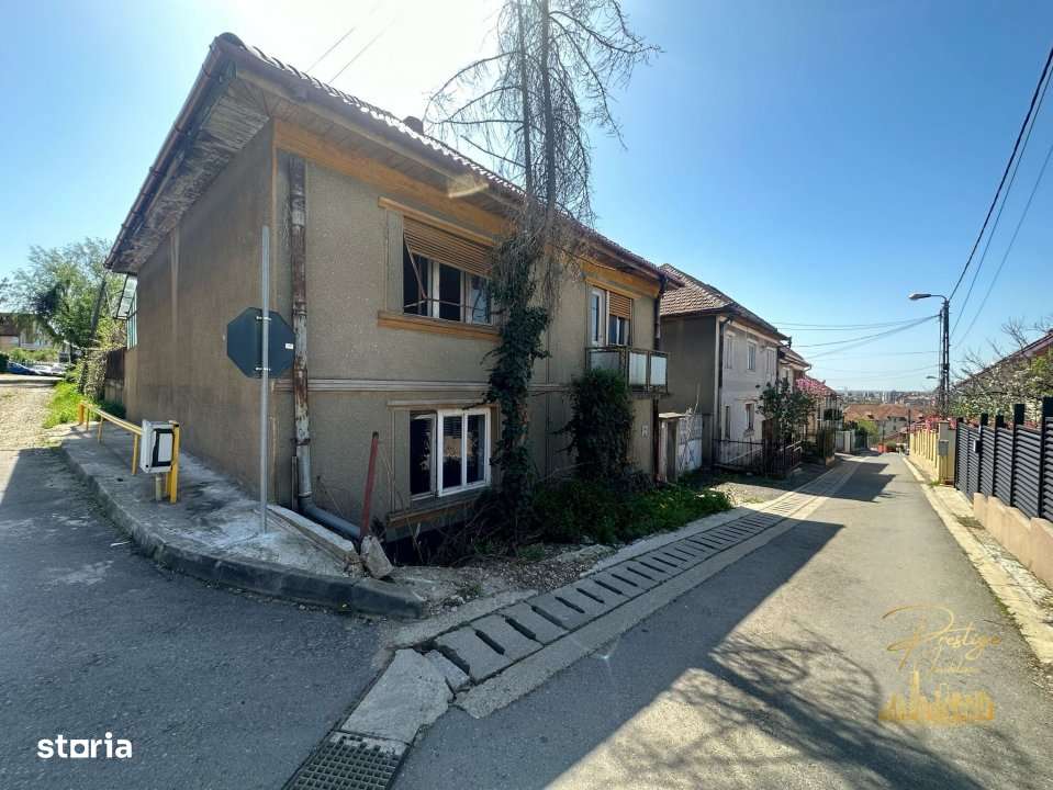 Casa renovabila cu teren generos de 700 mp in zona Garii – Oradea - Imagine principală: 4/19