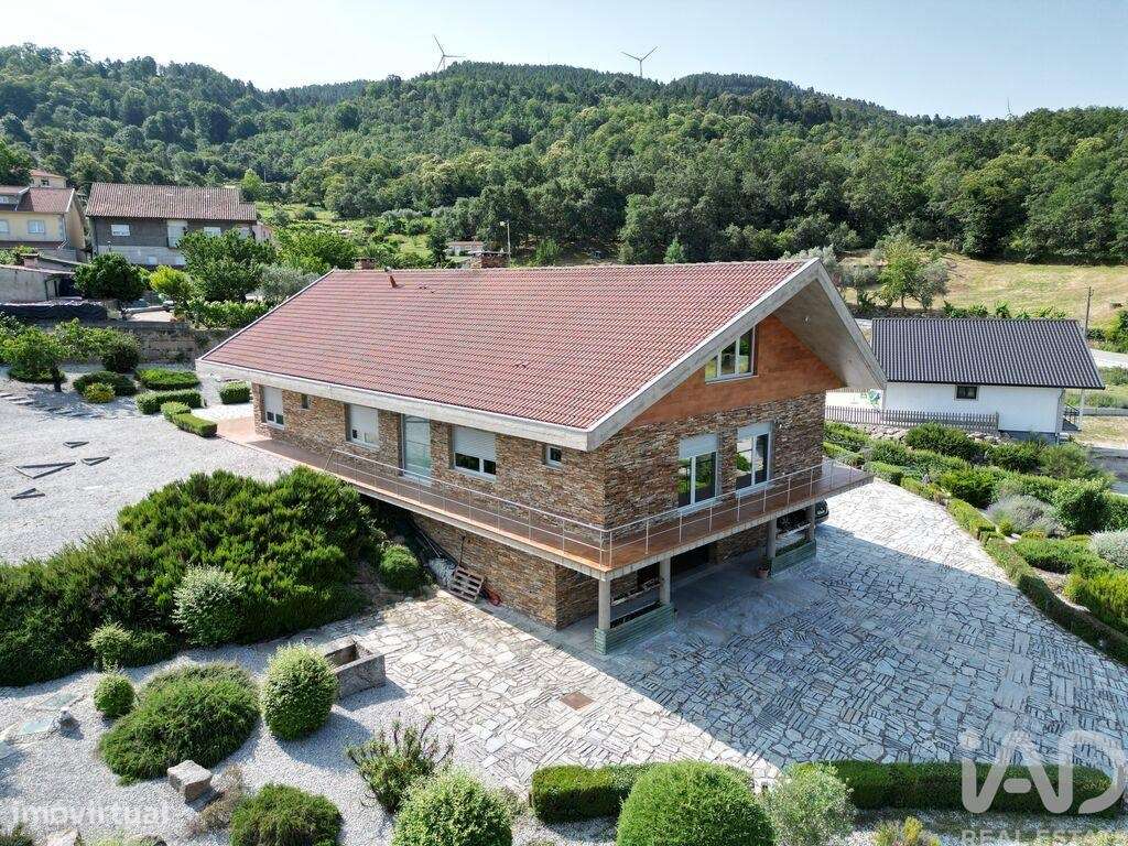 Casa T5 em Bornes de Aguiar de 583,00 m2 - Grande imagem: 2/30