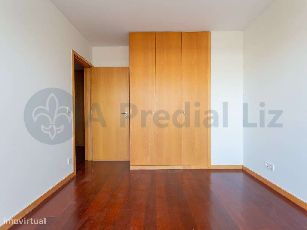 Apartamento T3+1 Duplex - À Av. da Boavista-24