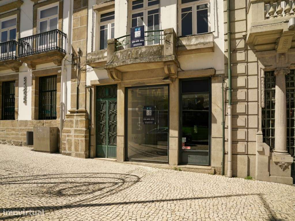 Prédio no centro de Guimarães - Largo do Toural - Grande imagem: 3/40