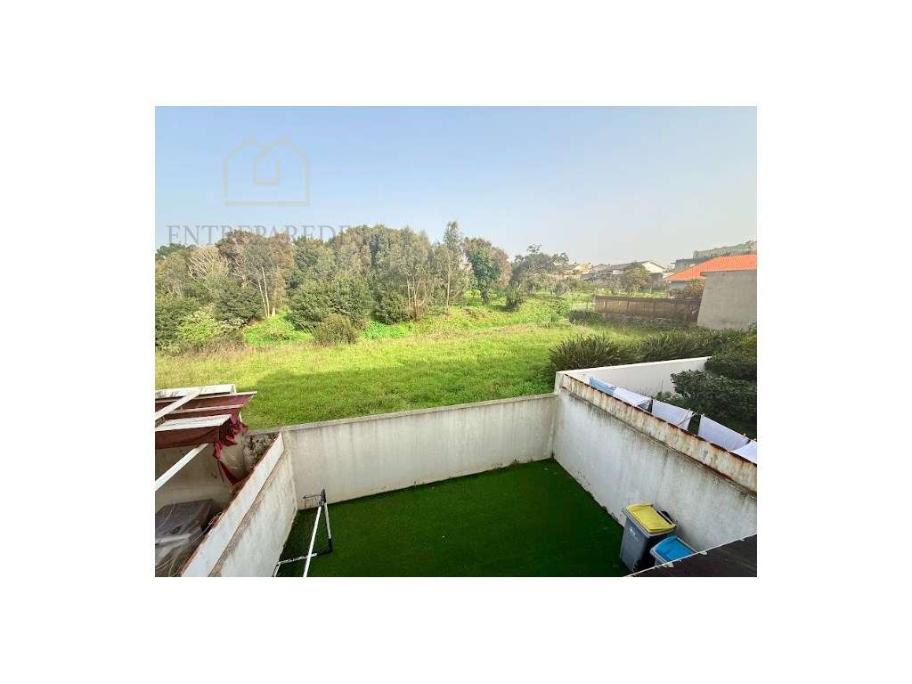 Moradia em banda T3+1 com terraço, perto da praia - para comprar em...-8