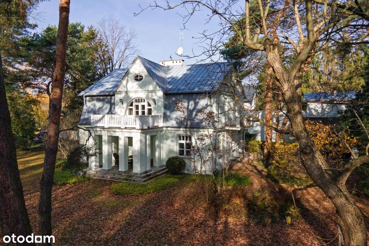 Zabytkowa willa w Komorowie +1000 m2 inwestycyjnie-1