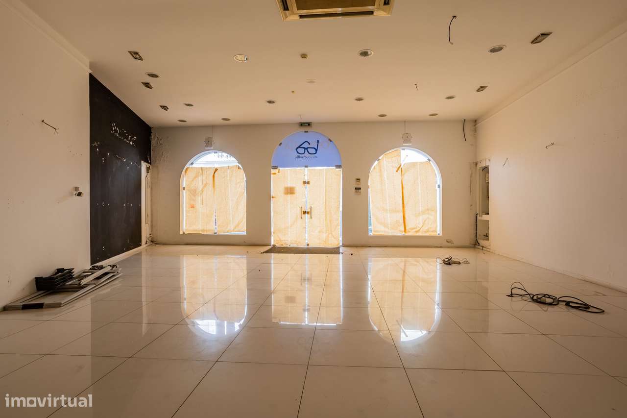 Loja no centro histórico de Ponta Delgada - Grande imagem: 4/21