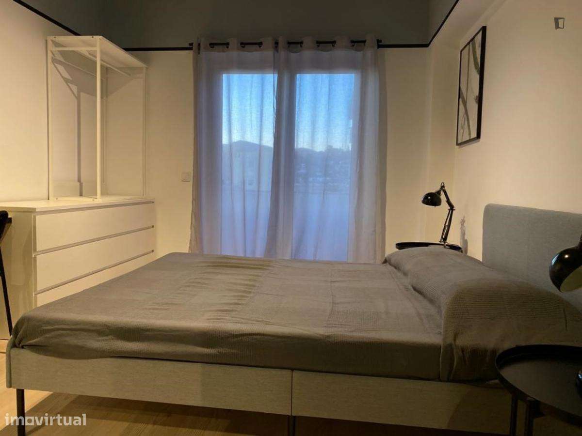 Quarto - localizado em Setubal - Grande imagem: 3/10