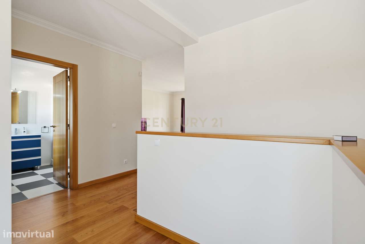 Moradia T5 com Garagem e Piscina em Miragaia, Lourinhã-30