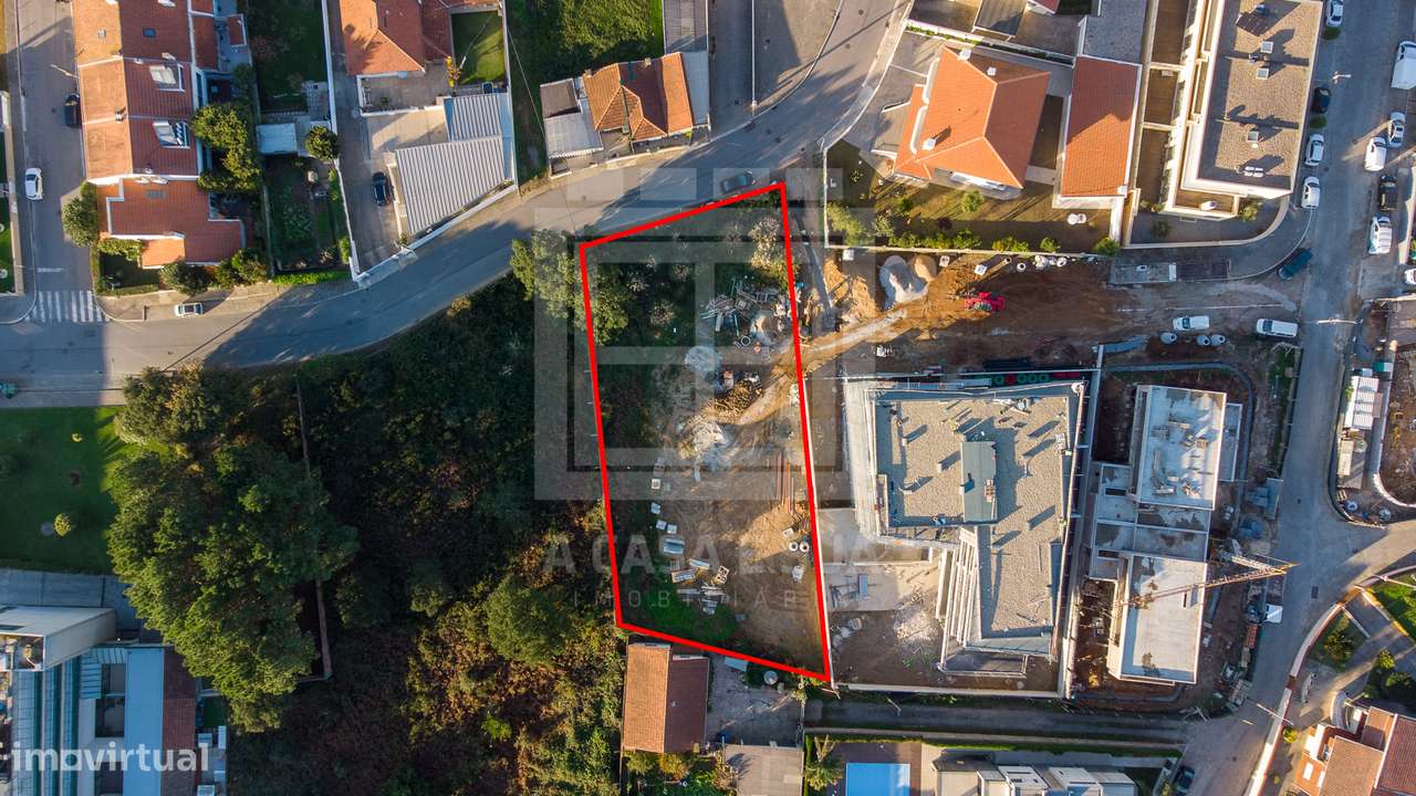 Terreno urbano perto da praia de Brito, em São Félix da Marinha - Grande imagem: 4/11