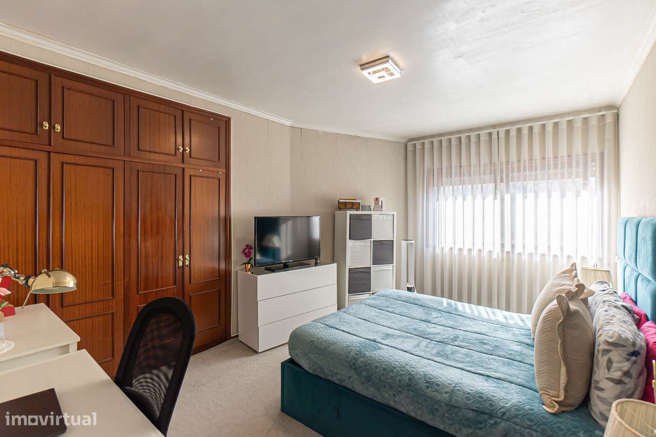 T2+1 com varanda e lugar de garagem em Oliveira do Douro-8