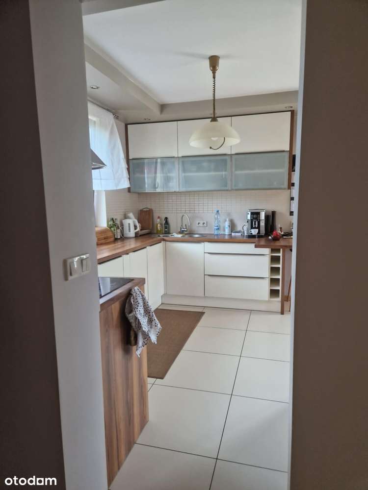 Przestronny dom z garażem i pięknym otoczeniem-6