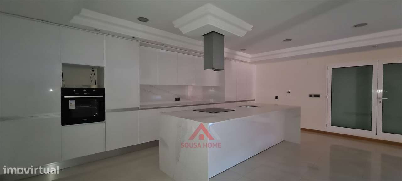 Moradia T7 + Sala c/ 100M2 + Terreno 4.666M2-13