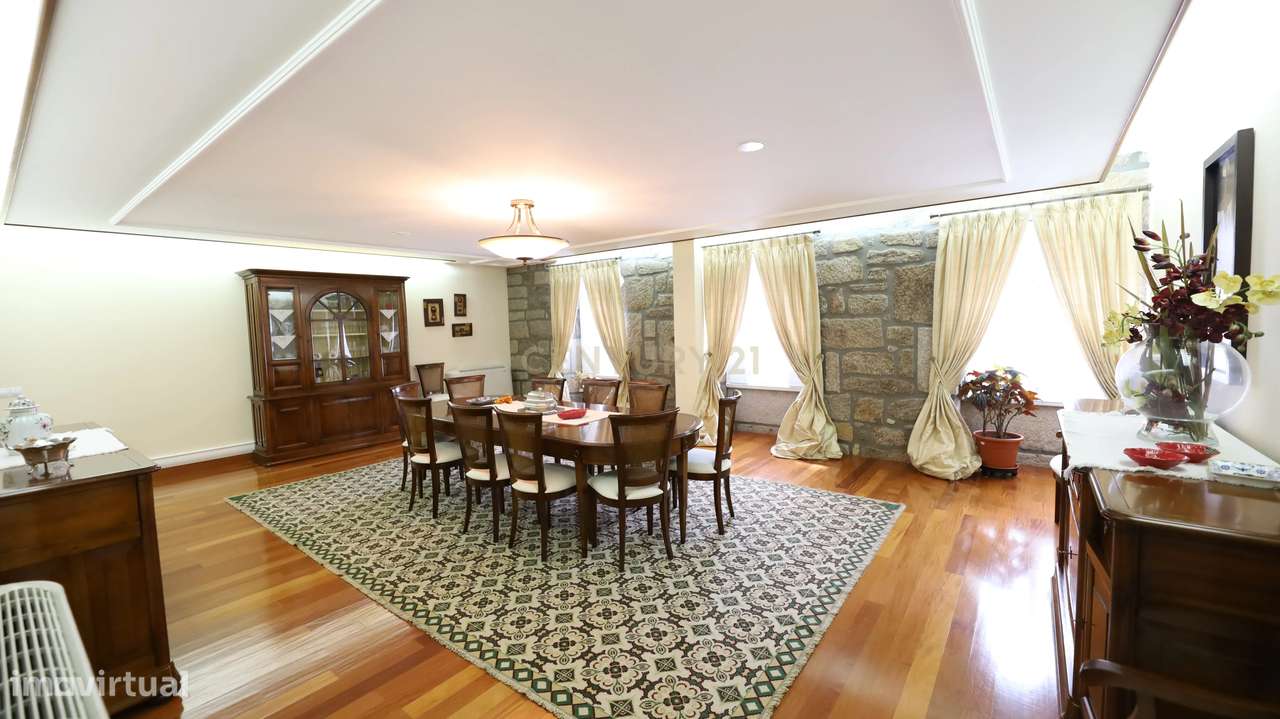 Casa apalaçada totalmente recuperada, no centro histórico da vila de C - Grande imagem: 1/42