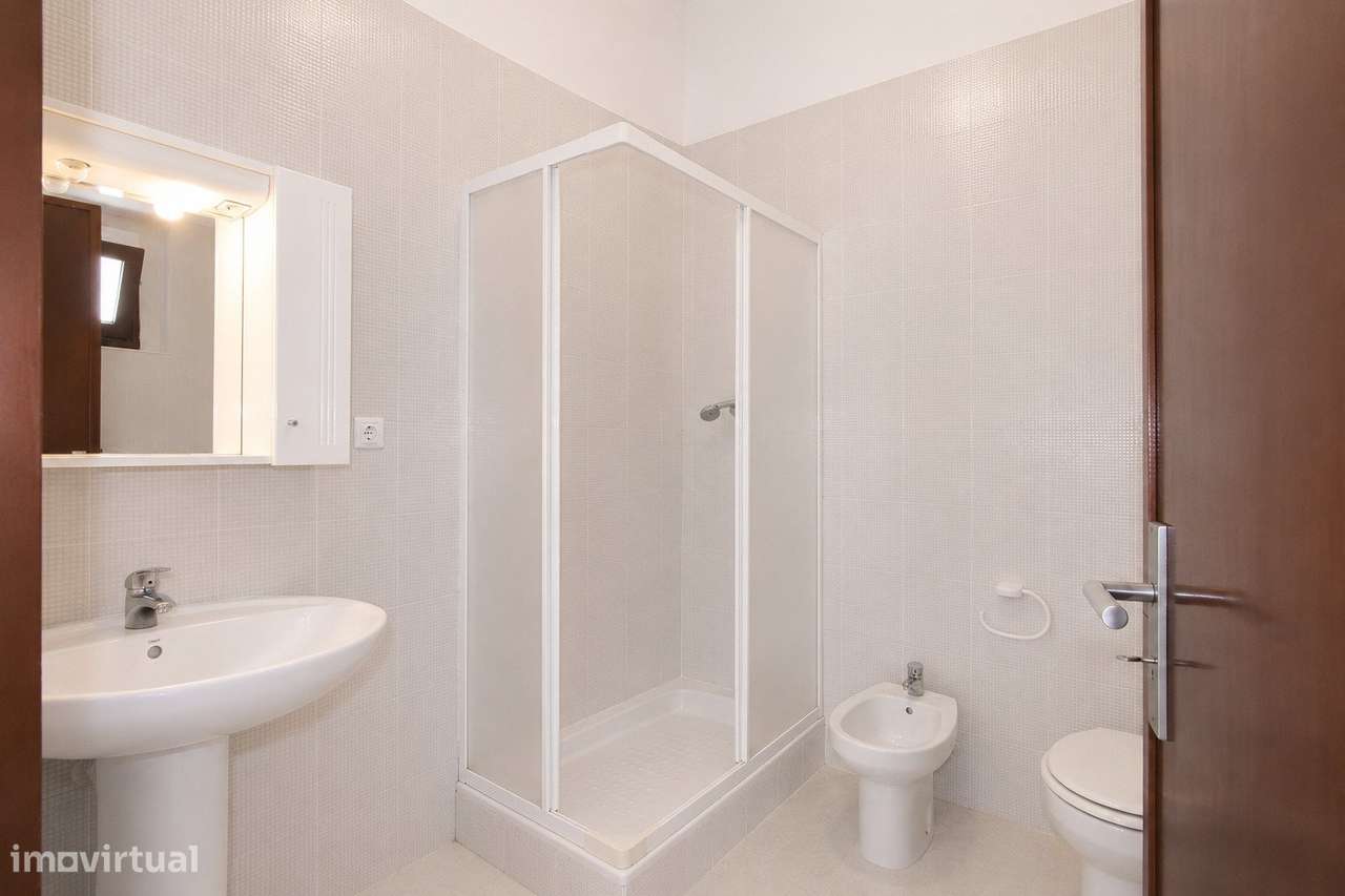 Moradia de Prestígio com T1 Independente, Terraço Panorâmico e Exce...-22