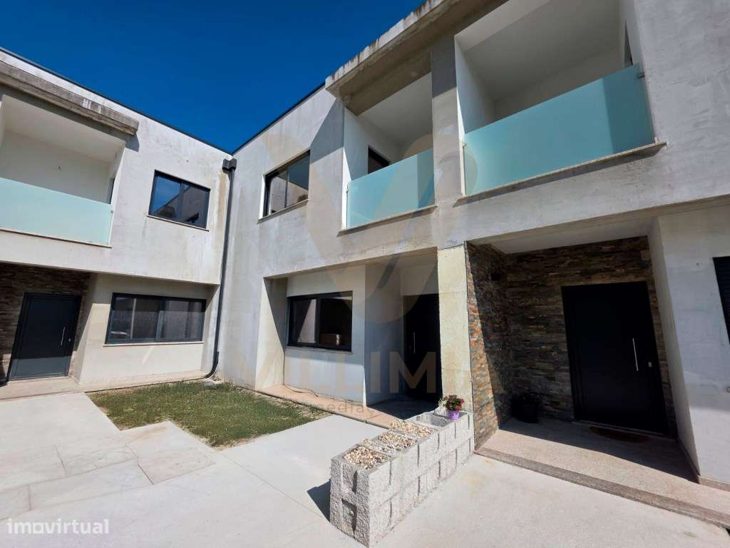 Moradia T3 c/Jardim em Condomínio Privado - Arcos de Valdevez - Grande imagem: 2/23