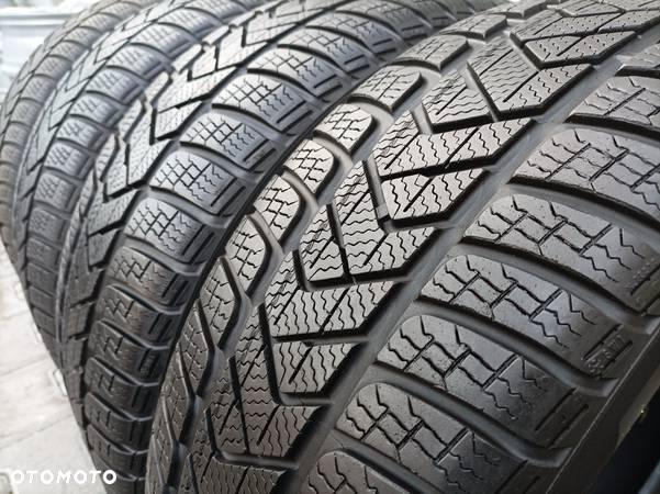 225/55R17 Pirelli Opony Zimowe 4szt. 6mm - 1