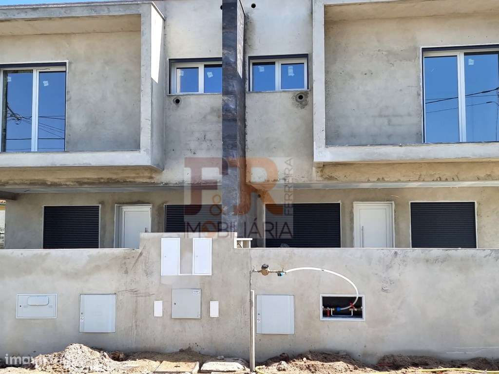 Moradia Duplex T4 com Pérgula e Piscina. FERNÃO FERRO-13
