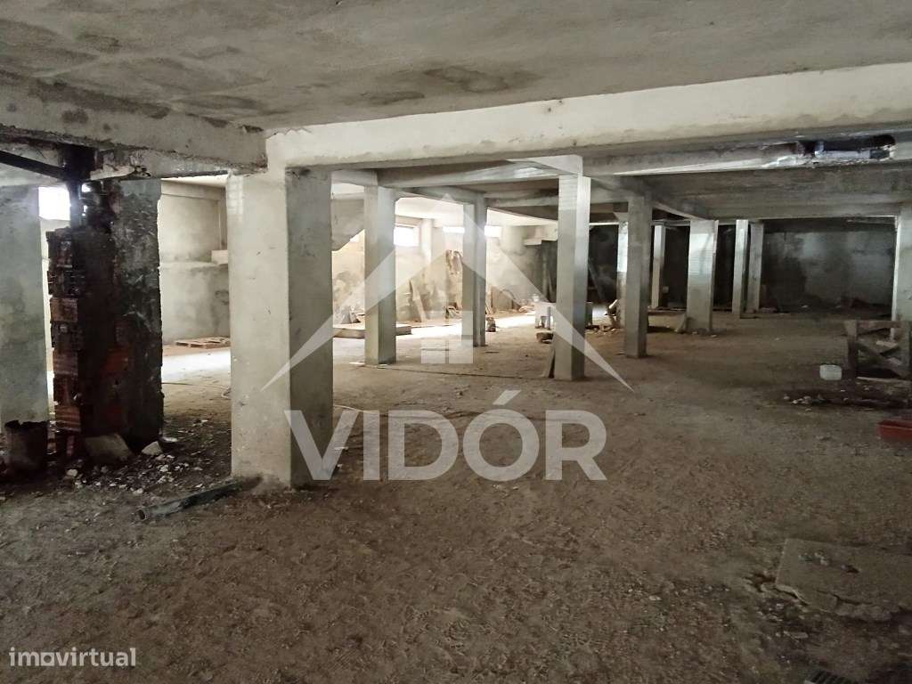 Lg. Garagem na Rua Bartolomeu Dias nº22 - Grande imagem: 4/11