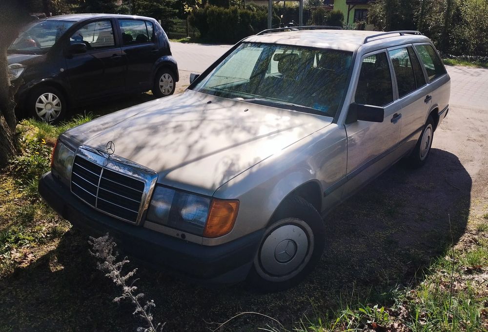 Mercedes-Benz E 1989