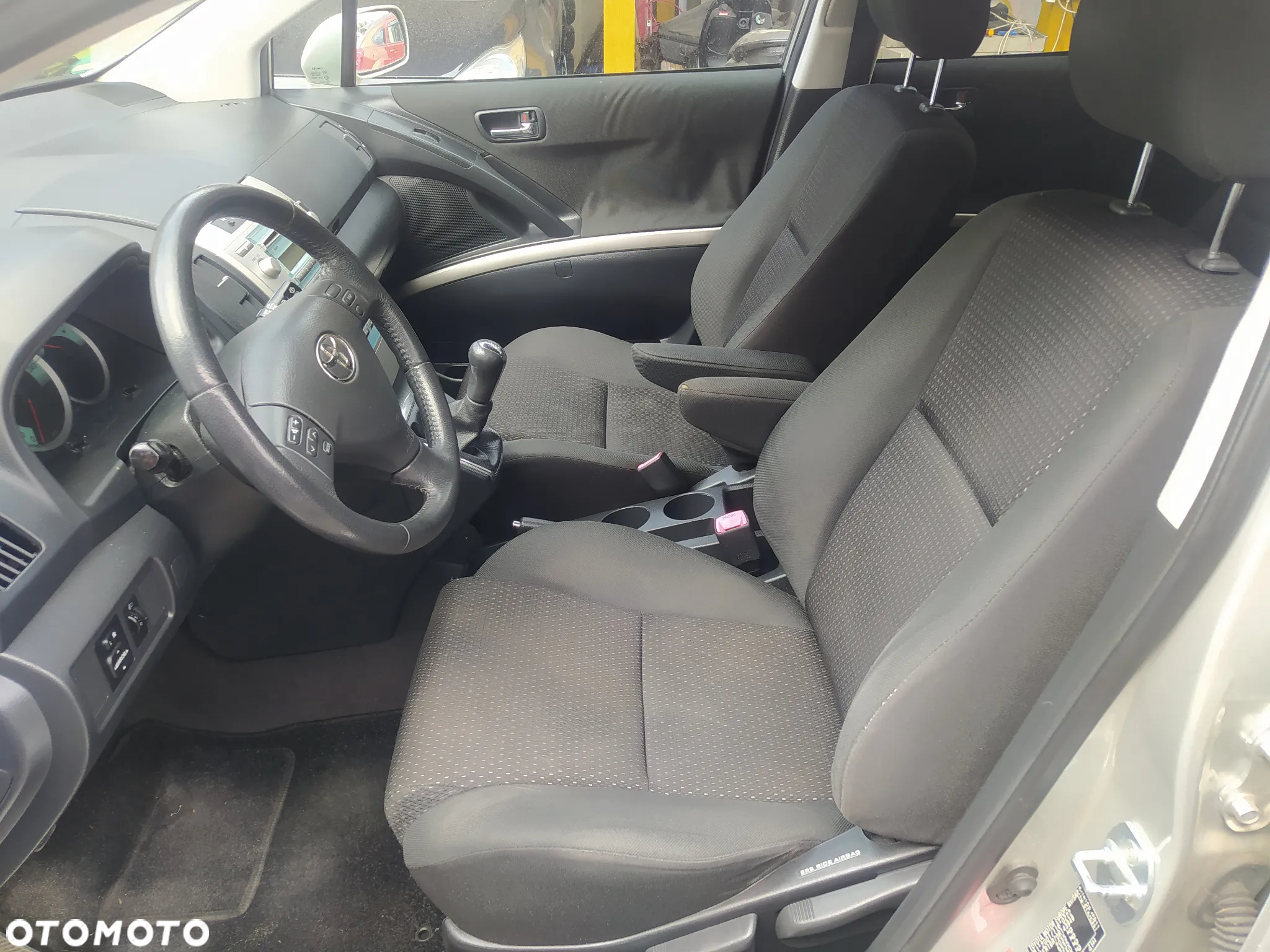 Toyota Corolla Verso 1.8 Gold 7os - 27