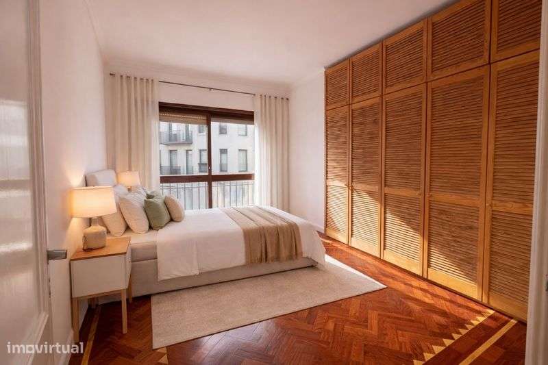 T2 com Varanda e Terraço superior | Muita Luz | Lapa - Grande imagem: 2/11