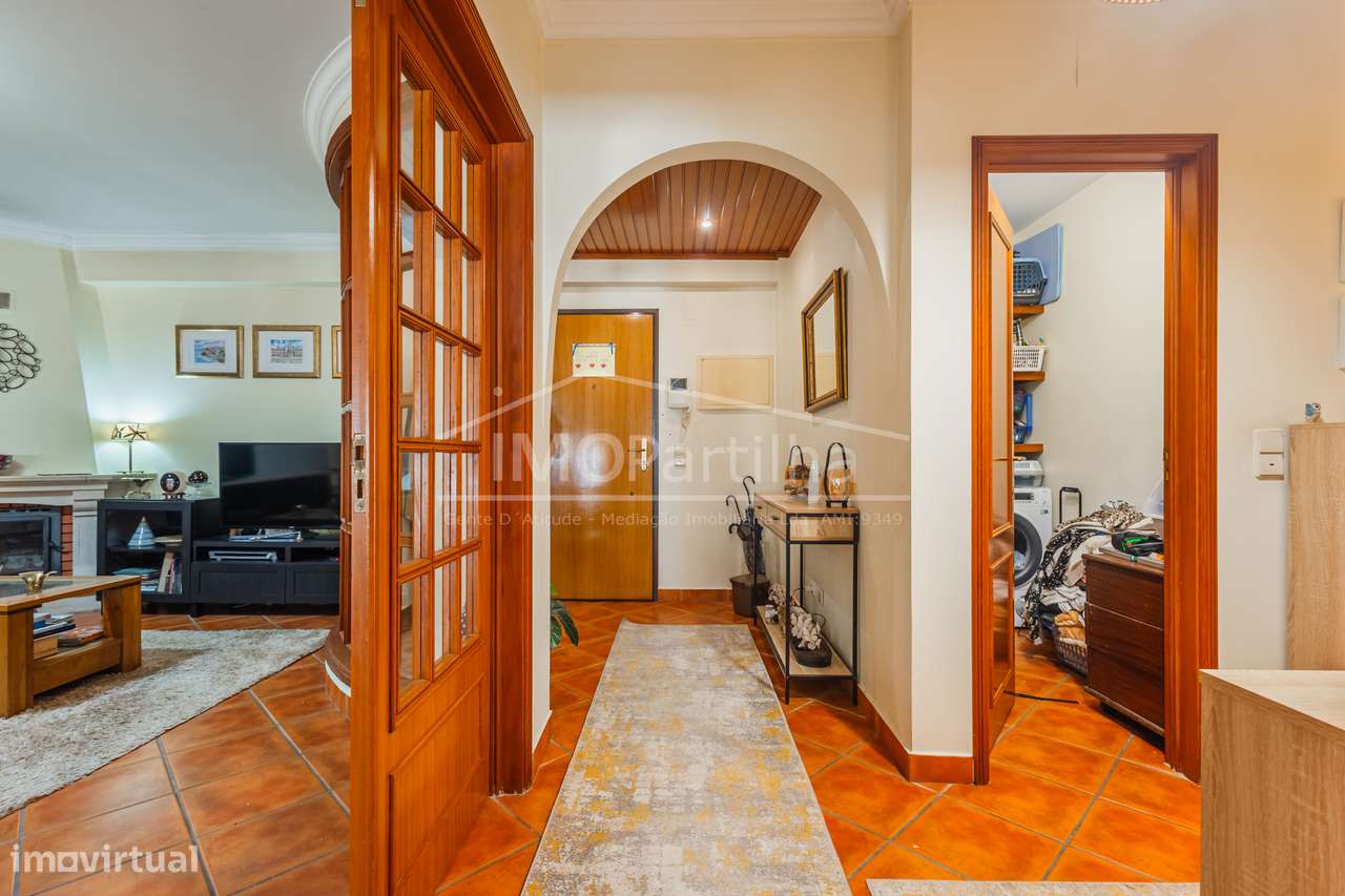 Apartamento T2 | 159 m² | Suíte | Garagem | Varanda-9