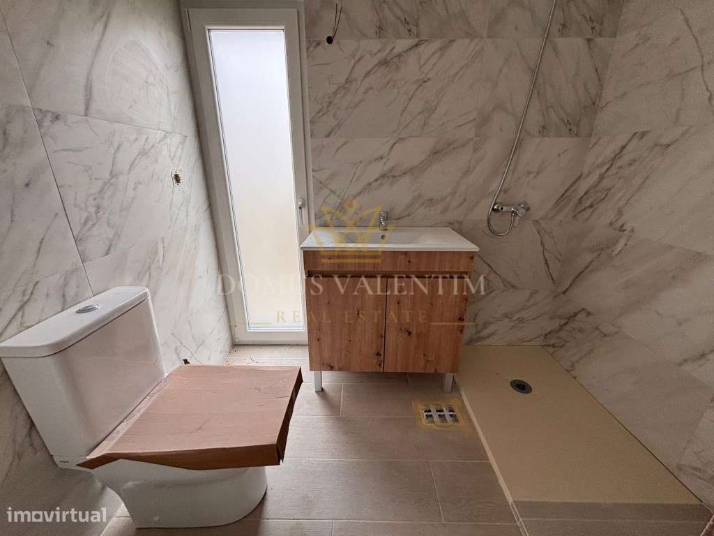 MORADIA GEMINADA -TRIPLEX T4 COM 3 WC
FERNÃO FERRO-24