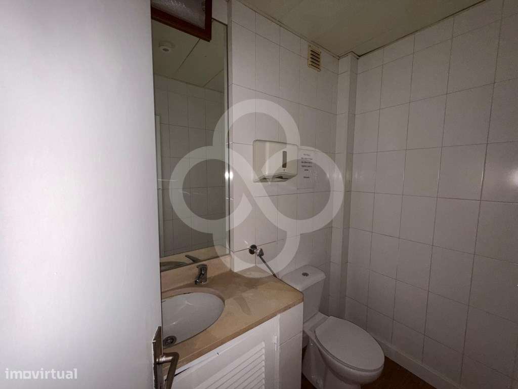 Escritório remodelado com wc e kichenette em edifício de escritório...-15