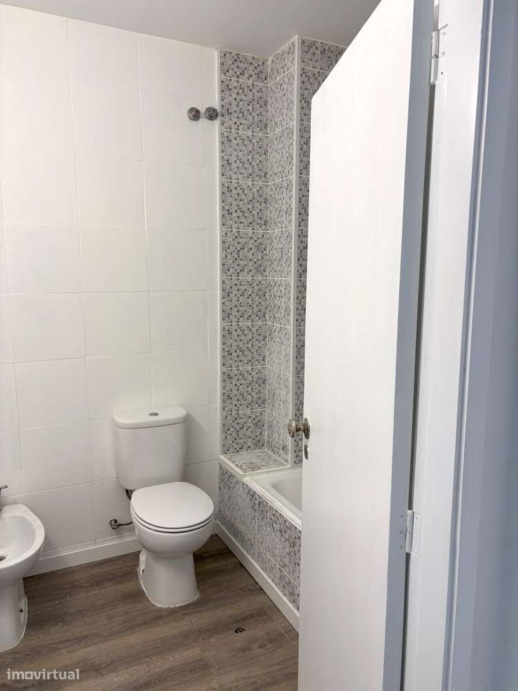 Renovado T3 no Porto-Areosa (Pedrouços-Maia), c/ 4 Varandas - Grande imagem: 4/14