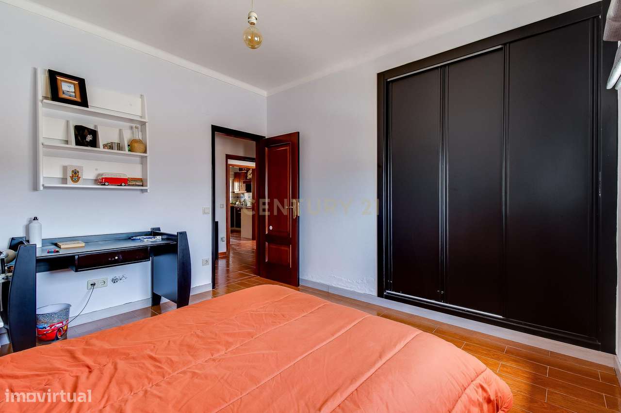 Moradia T3 Térrea - Espaço, Conforto e Localização Privilegiada-17