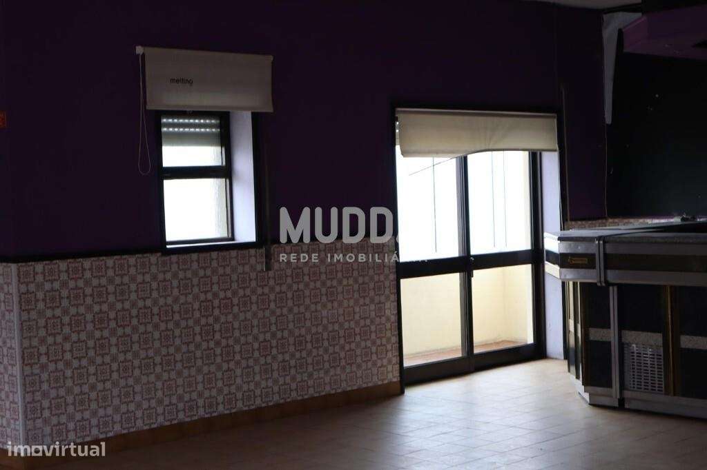 Moradia de três pisos em Grijó - Grande imagem: 4/27