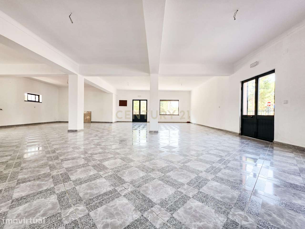 Moradia T3 + Loja em Fernão Ferro, Seixal - Oportunidade Única!-15