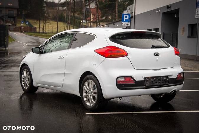 Kia Pro_cee'd 1.6 crdi L Euro2012 - 22