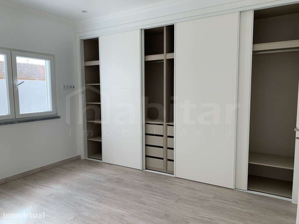 Moradia NOVA com Garagem e Piscina-11