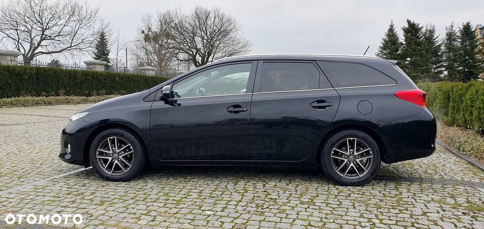 Toyota Auris 1.6 Premium - 4