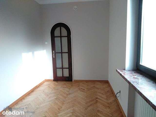 Lokal idealny dla rodziny lub na siedzibę firmy!-14