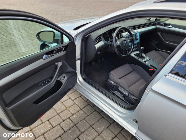 Volkswagen Passat Variant 2.0 TDI (BlueMotion Technology) Comfortline - 17