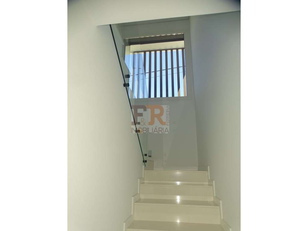 PRONTA!! Moradia Duplex T4 com Garagem, Quinta das laranjeiras Fern...-22