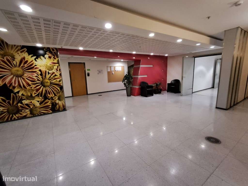Espaço Comercial com Rentabilidade à Venda na Rua Teófilo Braga - O...-12