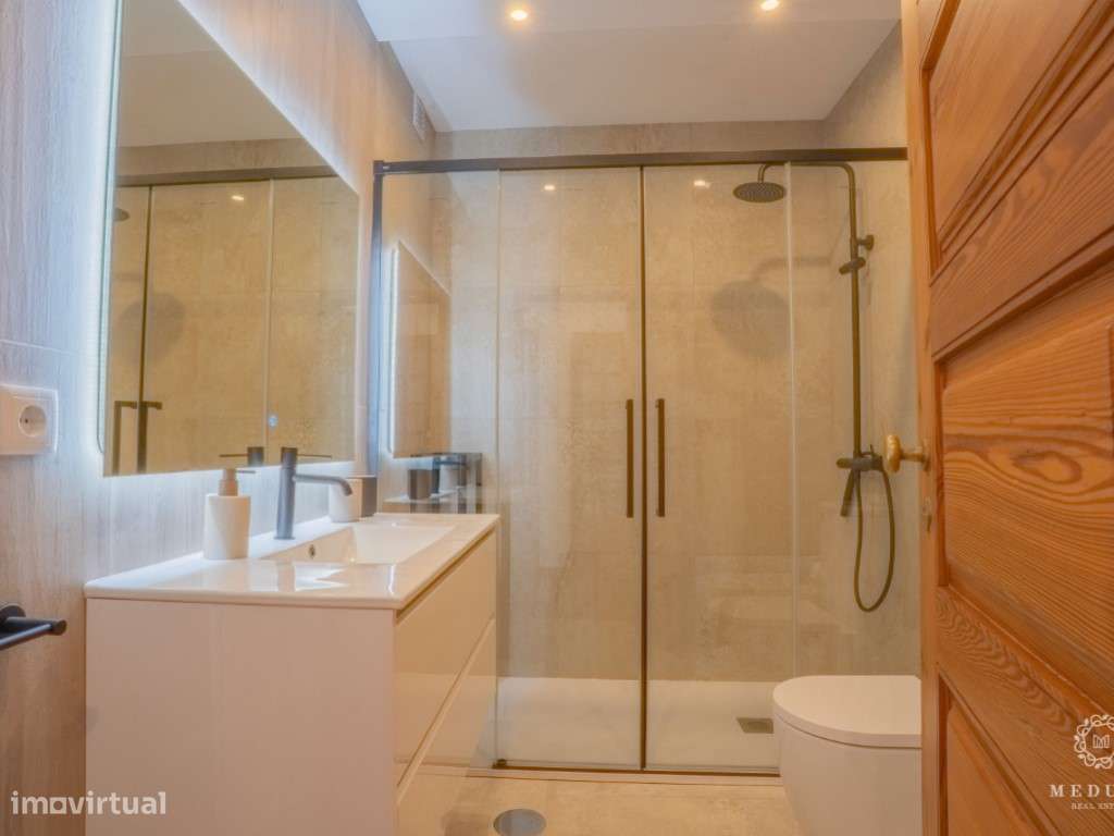 Exclusiva Moradia Bifamiliar Frente-Mar-12