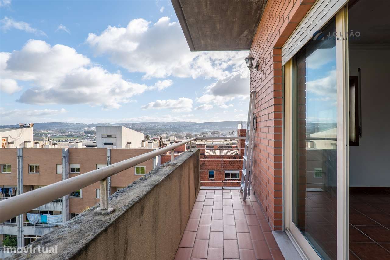 T3 com Excelente Exposição Solar no Coração de Paredes-18