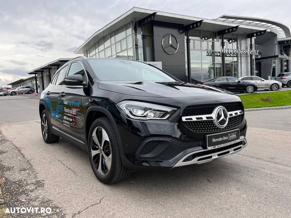 Mercedes-Benz GLA - 13