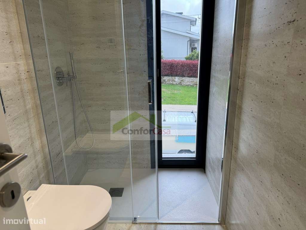 Moradias Luxuosas Novas T3 em Palmeira - Braga, com Jardim e Suítes-26