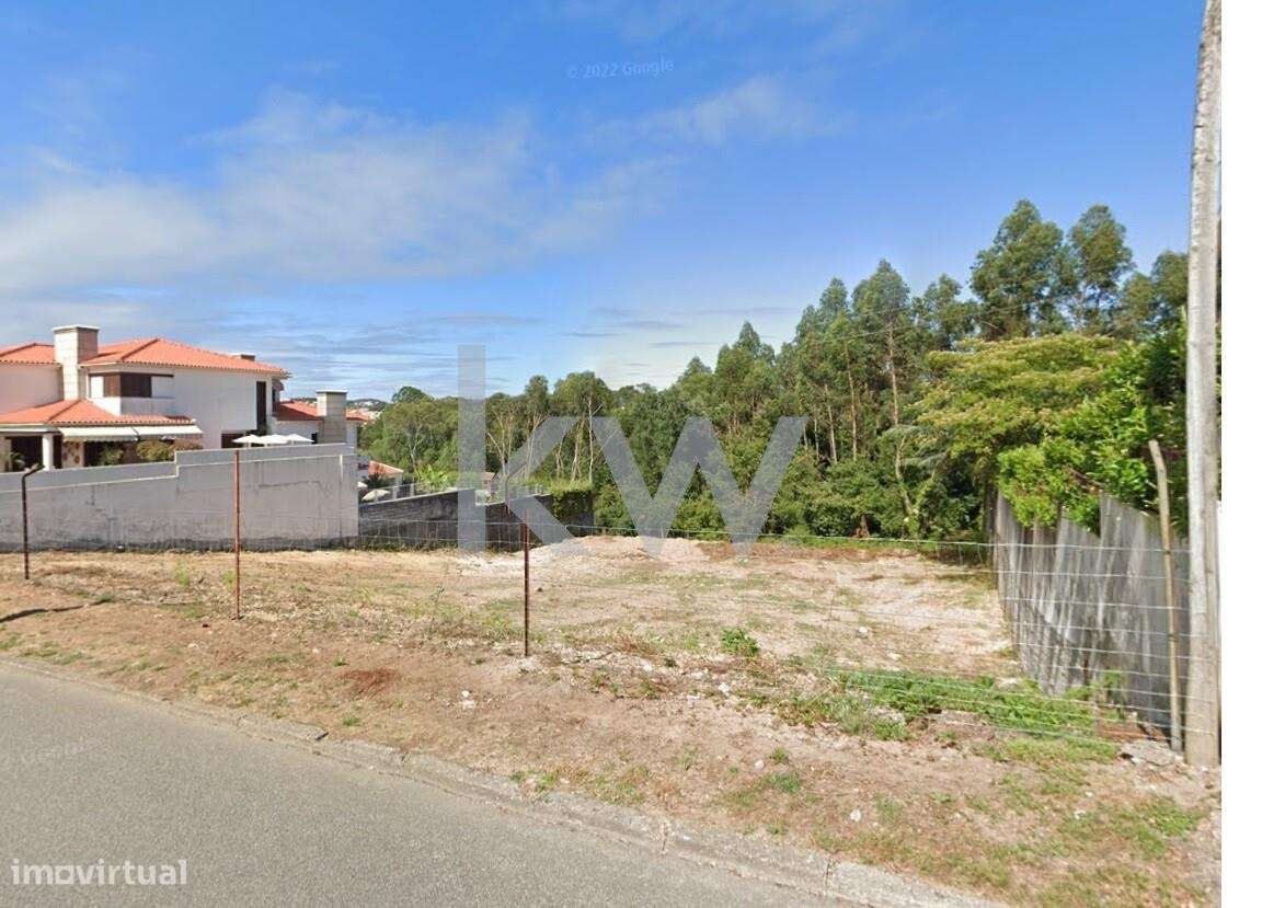 Terreno com excelente localização em São João da Madeira - Grande imagem: 1/3